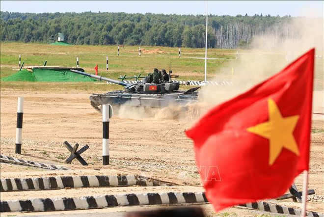 吴明进上将为参加2022年国际军事比赛的越南队加油助威 ảnh 2 吴明进上将为参加2022年国际军事比赛的越南队加油助威 ảnh 2