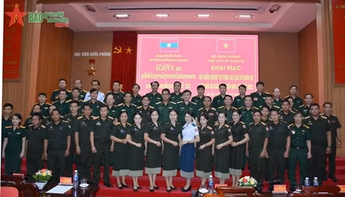 为老挝人民军举行军事历史专业培训活动 ảnh 1