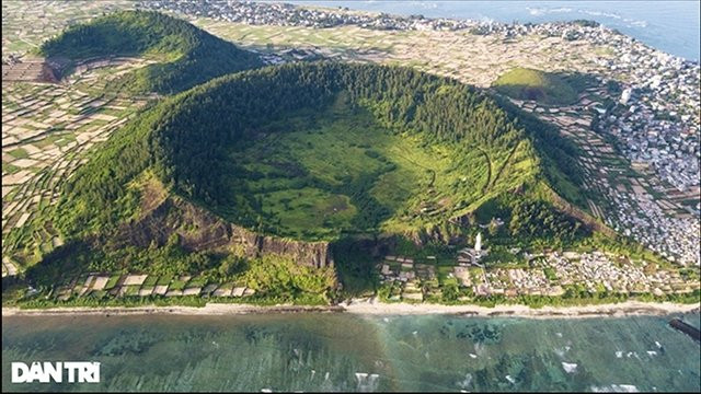 神秘的李山火山岛 ảnh 1 神秘的李山火山岛 ảnh 1