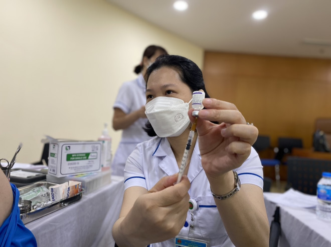 8月18日越南新增新冠肺炎确诊病例超3295例 呈反弹趋势 ảnh 1 8月18日越南新增新冠肺炎确诊病例超3295例 呈反弹趋势 ảnh 1