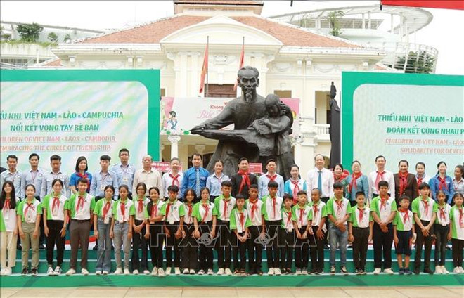  越老柬三国儿童联欢会有助于加强三国儿童的团结 ảnh 1