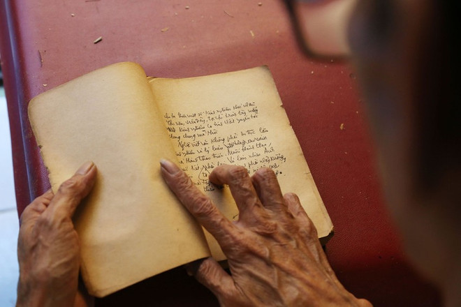 书籍装订艺术是代表越南审美意识的工艺 ảnh 1 书籍装订艺术是代表越南审美意识的工艺 ảnh 1