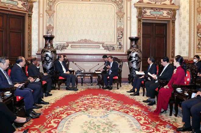 胡志明市与新加坡加强人力资源开发的合作关系 ảnh 2 胡志明市与新加坡加强人力资源开发的合作关系 ảnh 2