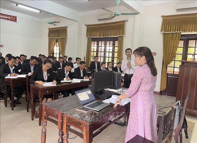 越老建交60周年：广治省黎笋政治学校为提升老挝干部队伍质量作出贡献 ảnh 1