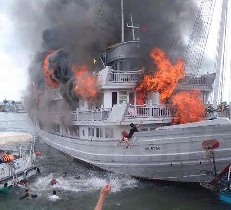 广宁省游船突发大火事件:37名游客安全上岸 ảnh 1 广宁省游船突发大火事件:37名游客安全上岸 ảnh 1