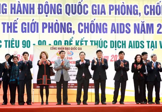 响应艾滋病防控国家行动月集会在北宁省举行 ảnh 1 响应艾滋病防控国家行动月集会在北宁省举行 ảnh 1