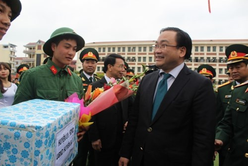 河内市委书记黄忠海:集中精力促进巴为县经济社会发展 ảnh 1 河内市委书记黄忠海:集中精力促进巴为县经济社会发展 ảnh 1