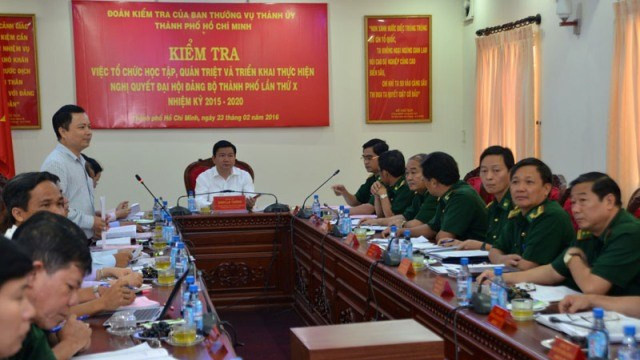 胡志明市市委书记丁罗升同本市边防部队党委召开会议 ảnh 1 胡志明市市委书记丁罗升同本市边防部队党委召开会议 ảnh 1