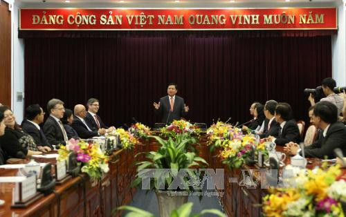 胡志明市委书记丁罗升会见外国驻胡志明市领事团 ảnh 3 胡志明市委书记丁罗升会见外国驻胡志明市领事团 ảnh 3