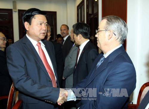 胡志明市委书记丁罗升会见外国驻胡志明市领事团 ảnh 2 胡志明市委书记丁罗升会见外国驻胡志明市领事团 ảnh 2