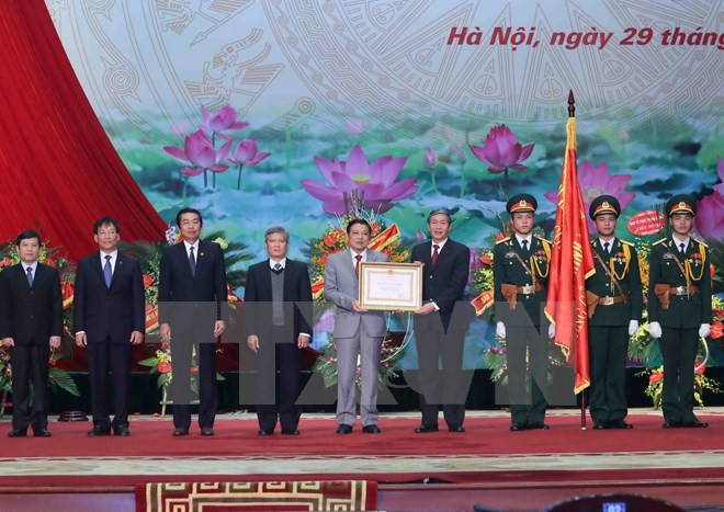 越共中央内政部门传统日50周年纪念典礼隆重举行 ảnh 1 越共中央内政部门传统日50周年纪念典礼隆重举行 ảnh 1