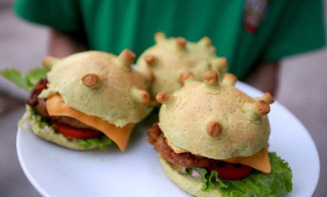 新冠病毒形汉堡疫情期间带来好心情 ảnh 1