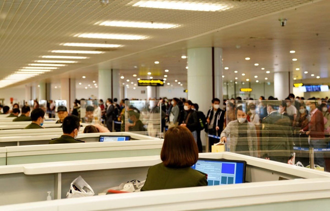 新冠肺炎疫情:3月20日从疫区国家入境内排机场国际游客量近1200人次 ảnh 1 新冠肺炎疫情:3月20日从疫区国家入境内排机场国际游客量近1200人次 ảnh 1