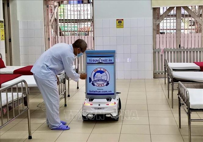 新冠肺炎疫情期间顺化中央医院的特殊医用机器人 ảnh 1