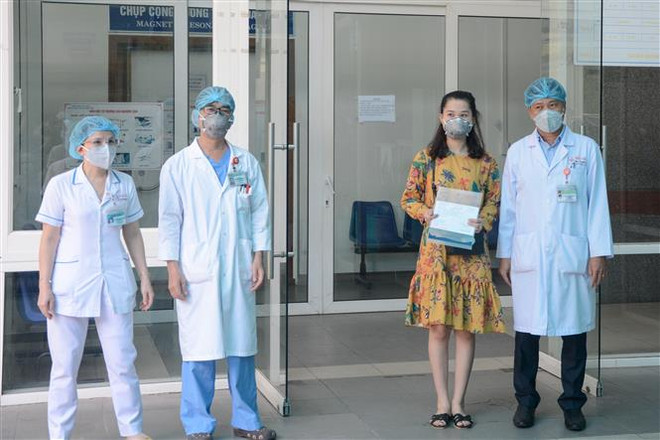 岘港市：三名新冠肺炎患者出院，继续隔离观察 ảnh 1