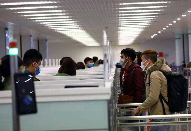 政府总理要求最大限度遏制新冠肺炎疫情在社会中蔓延 ảnh 2 政府总理要求最大限度遏制新冠肺炎疫情在社会中蔓延 ảnh 2