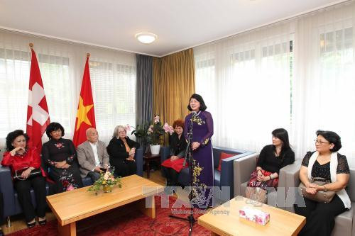越南国家副主席邓氏玉盛对瑞士进行工作访问 ảnh 4 越南国家副主席邓氏玉盛对瑞士进行工作访问 ảnh 4
