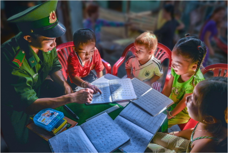 祖国边境上闪烁着“胡伯伯部队”品质 ảnh 1