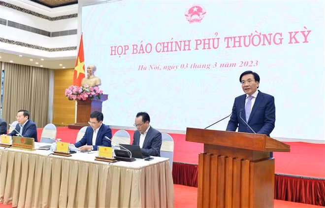 政府例行记者会：坚定不移贯彻落实稳住宏观经济大盘目标 ảnh 1