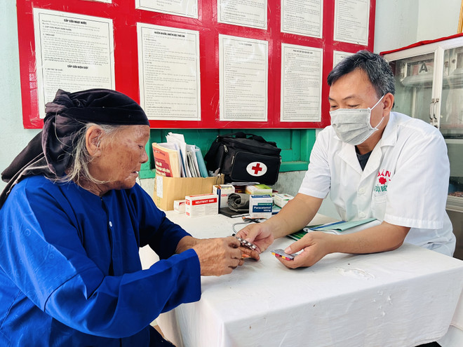 得乐省边境地区‘绿色军衔军医’致力筑牢边民健康防线 ảnh 1