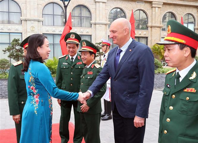 国家副主席武氏映春:将越俄热带中心建设成为军队和国家一流科技组织 ảnh 2 国家副主席武氏映春:将越俄热带中心建设成为军队和国家一流科技组织 ảnh 2