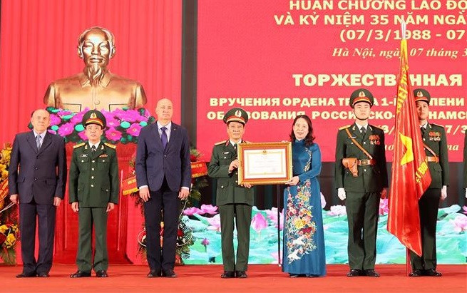 国家副主席武氏映春:将越俄热带中心建设成为军队和国家一流科技组织 ảnh 1 国家副主席武氏映春:将越俄热带中心建设成为军队和国家一流科技组织 ảnh 1