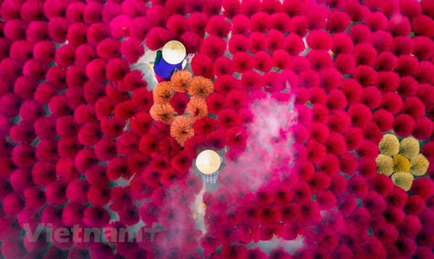 比利时电视台放映介绍越南广富球制香村的纪实片 ảnh 1 比利时电视台放映介绍越南广富球制香村的纪实片 ảnh 1