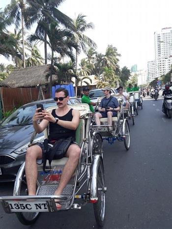 333名国际游客乘坐邮轮参观芽庄市 ảnh 2