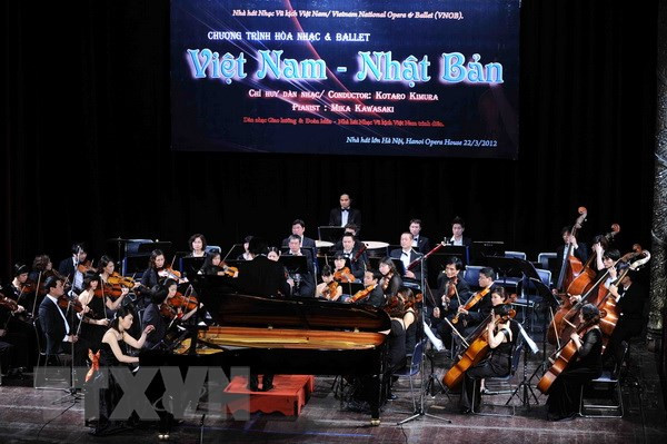 越日艺术家共同演奏“夏季交响曲” ảnh 1 越日艺术家共同演奏“夏季交响曲” ảnh 1