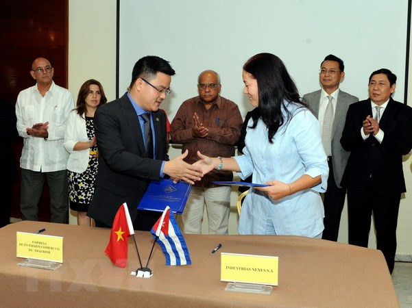 越古两国企业签署多项贸易合作协议 ảnh 1
