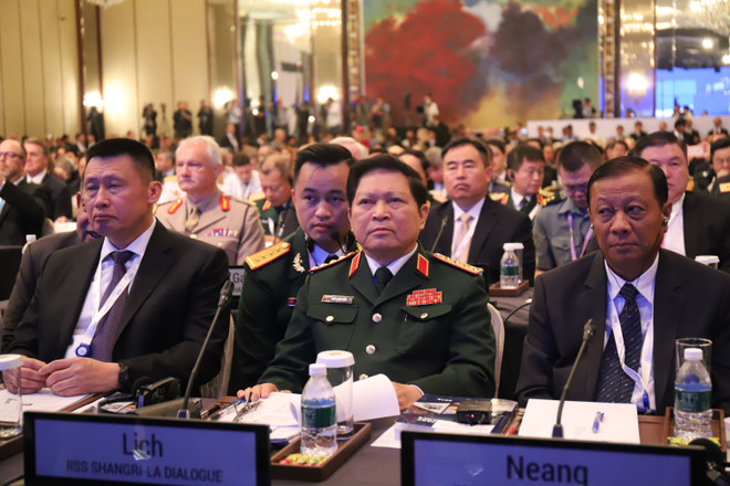 2018年香格里拉对话:越南防长吴春历同与会防长举行双边会晤 ảnh 1 2018年香格里拉对话:越南防长吴春历同与会防长举行双边会晤 ảnh 1