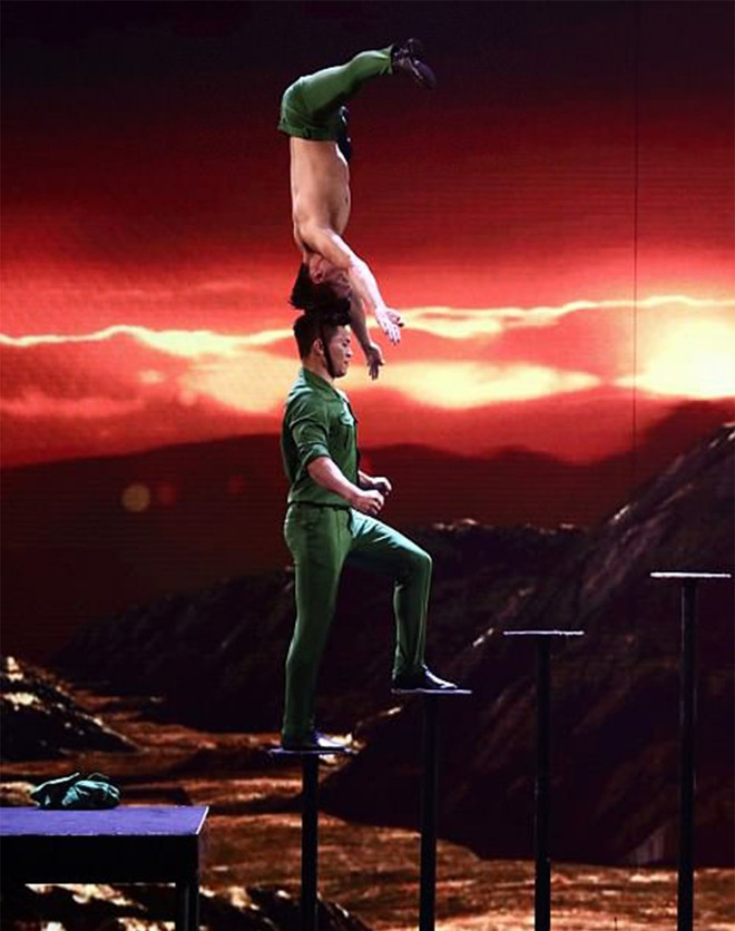 越南“杂技王子”江国基和江国业获得文化体育与旅游部的奖状 ảnh 2 越南“杂技王子”江国基和江国业获得文化体育与旅游部的奖状 ảnh 2