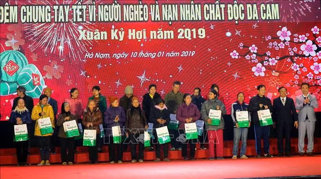 努力让人民群众过一个快乐祥和的新春佳节 ảnh 1
