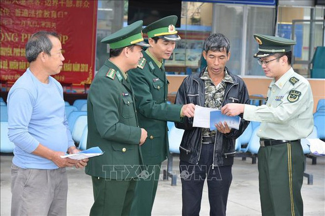 努力增强越中两国边境干部与居民的守法意识 ảnh 1 努力增强越中两国边境干部与居民的守法意识 ảnh 1