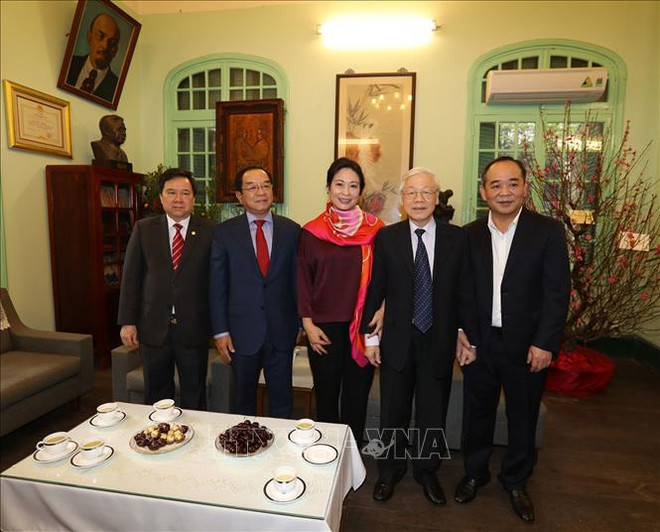 越共中央总书记、国家主席阮富仲上香缅怀已故越共中央总书记黎笋和长征 ảnh 2 越共中央总书记、国家主席阮富仲上香缅怀已故越共中央总书记黎笋和长征 ảnh 2