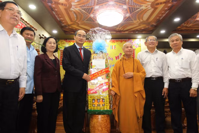 胡志明市市委书记阮善仁走访宗教界人士 ảnh 1 胡志明市市委书记阮善仁走访宗教界人士 ảnh 1