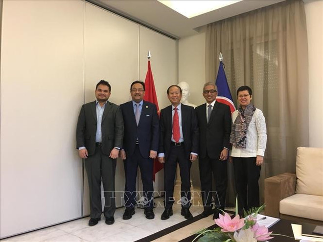  越南驻意大利大使馆担任马德里东盟委员会轮值主席国一职 ảnh 1