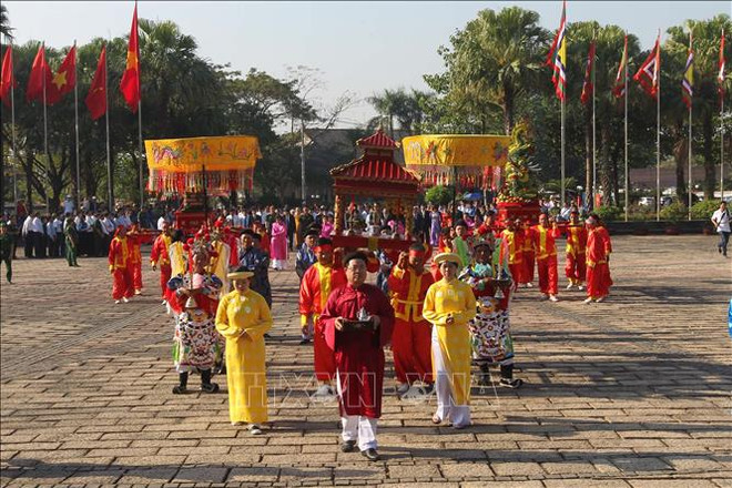胡志明市举行雄王国祖圆柱形粽子供奉仪式 ảnh 1 胡志明市举行雄王国祖圆柱形粽子供奉仪式 ảnh 1