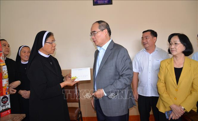 胡志明市和河内市领导人向各宗教团体拜年 ảnh 2 胡志明市和河内市领导人向各宗教团体拜年 ảnh 2