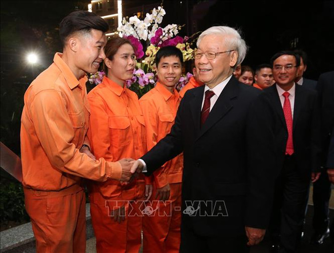 越共中央总书记、国家主席阮富仲向113警察部队和国家电力系统调度中心拜年 ảnh 2 越共中央总书记、国家主席阮富仲向113警察部队和国家电力系统调度中心拜年 ảnh 2