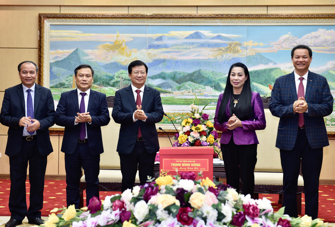 越南政府副总理郑廷勇在永福省开展走访慰问活动 ảnh 2 越南政府副总理郑廷勇在永福省开展走访慰问活动 ảnh 2