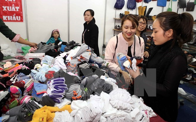 2015年消费促进展销会吸引350多家企业参展 ảnh 1