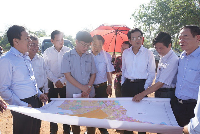越南国会经济委员会代表视察龙城国际航空港建设项目 ảnh 1 越南国会经济委员会代表视察龙城国际航空港建设项目 ảnh 1