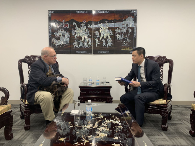 越南感谢长期且亲爱的美国朋友约翰·麦考利夫为民间外交所作出的努力 ảnh 1 越南感谢长期且亲爱的美国朋友约翰·麦考利夫为民间外交所作出的努力 ảnh 1