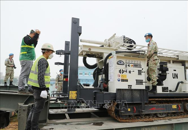 确保工兵队近2000吨装备和物资安全运抵联合国苏丹阿卜耶伊维和特派团 ảnh 1