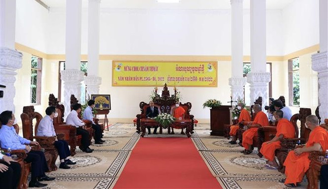 越南国家主席阮春福莅临高棉族南传佛教学院开展传统新年走访慰问活动 ảnh 2 越南国家主席阮春福莅临高棉族南传佛教学院开展传统新年走访慰问活动 ảnh 2