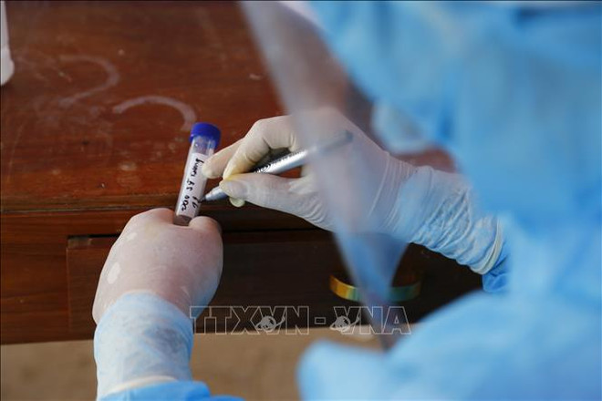 4月5日越南新增治愈病例30.3万多例 危重症病例2000多例 ảnh 1 4月5日越南新增治愈病例30.3万多例 危重症病例2000多例 ảnh 1