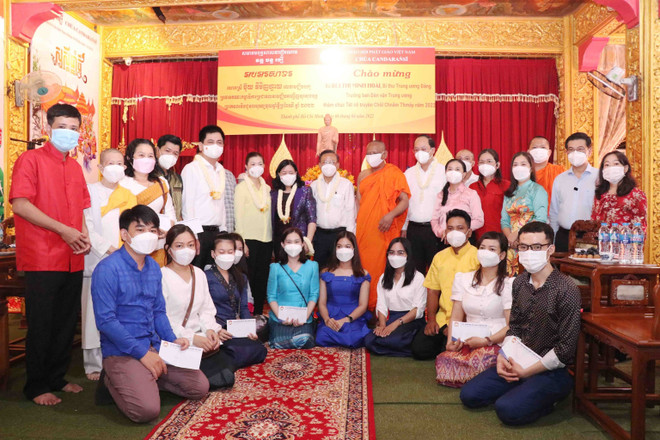 越南祖国阵线中央委员会主席杜文战在芹苴市开展泼水节走访慰问活动 ảnh 3 越南祖国阵线中央委员会主席杜文战在芹苴市开展泼水节走访慰问活动 ảnh 3