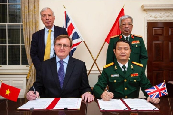 第一次越英防务政策对话在英国举行 ảnh 2 第一次越英防务政策对话在英国举行 ảnh 2