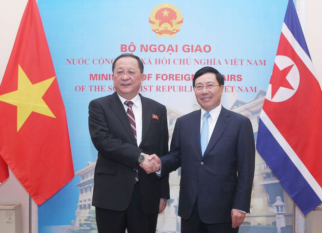 政府副总理兼外长范平明与朝鲜外交部长李勇浩举行会谈 ảnh 1 政府副总理兼外长范平明与朝鲜外交部长李勇浩举行会谈 ảnh 1